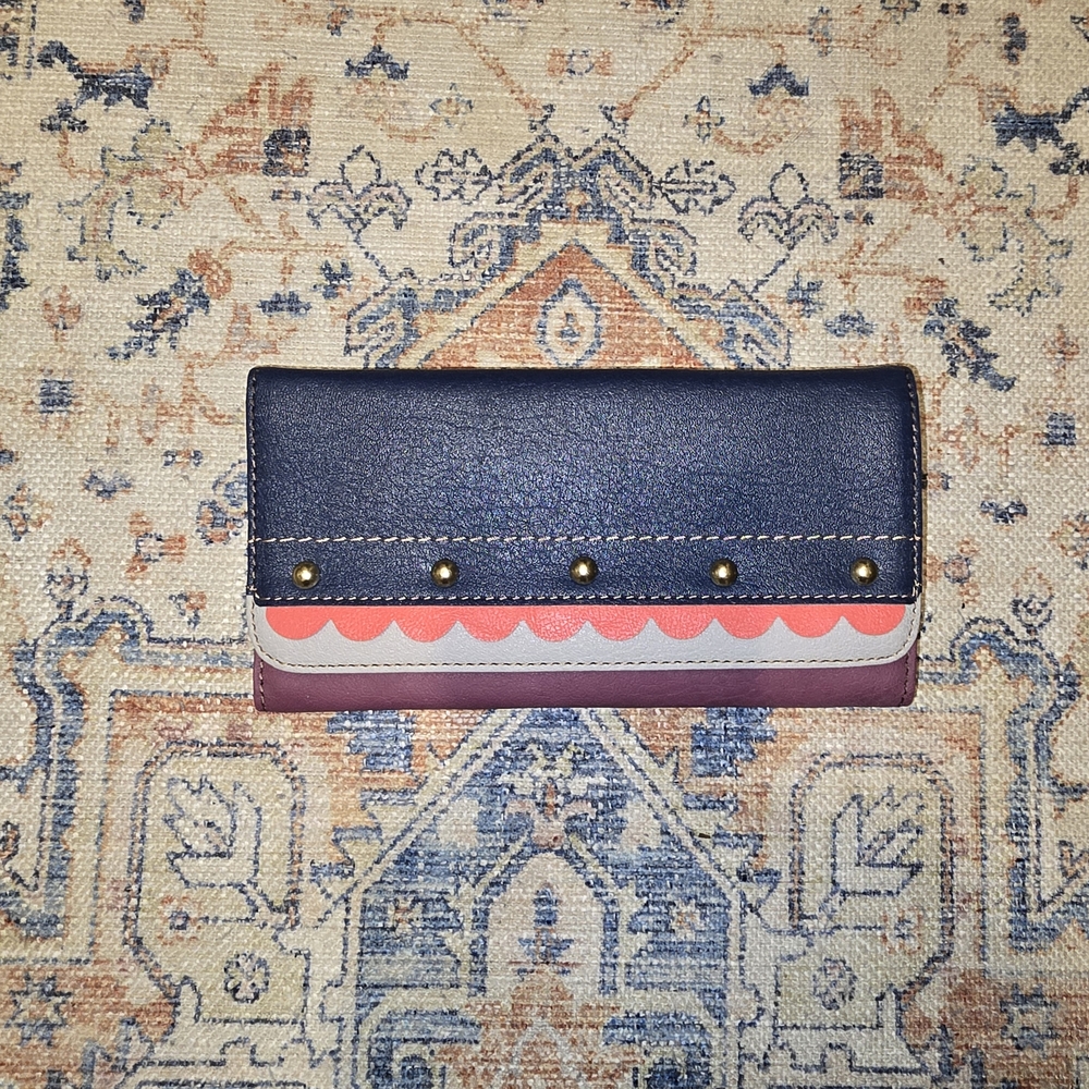 Relic NWOT Stylish Navy and Coral Women's Wallet